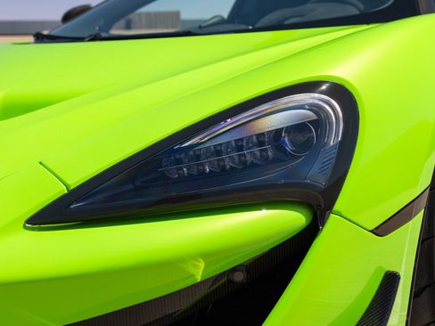 Used 2020 McLaren 620R RWD image 33