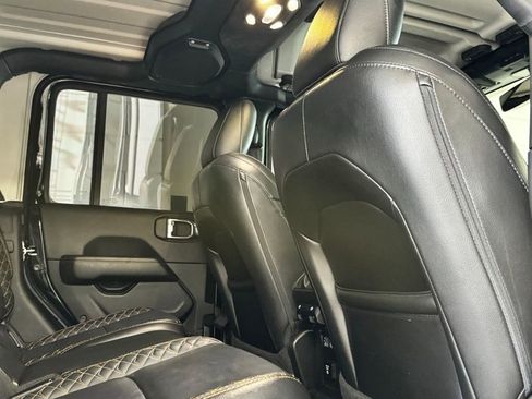 Used 2022 Jeep Gladiator Overland AWD/4WD image 7