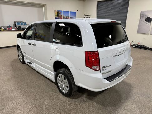 Used 2019 Dodge Grand Caravan SE FWD image 20