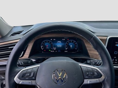 Used 2024 Volkswagen Atlas SE FWD image 13