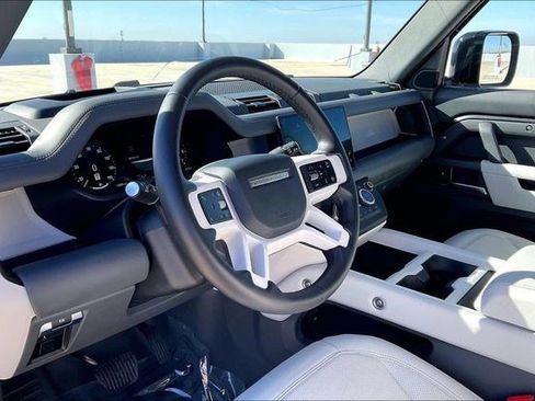 Used 2025 Land Rover Defender 110 S image 16