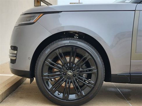 New 2025 Land Rover Range Rover SE image 6