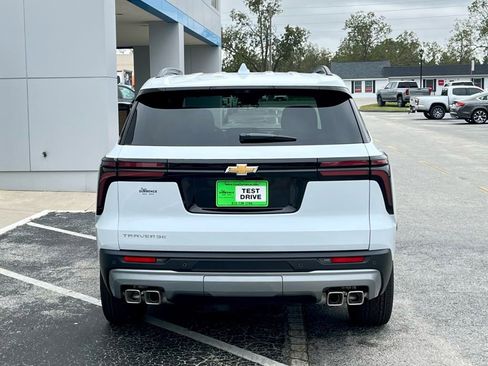 New 2026 Chevrolet Traverse LT w/ Sun and Wheel Package image 4