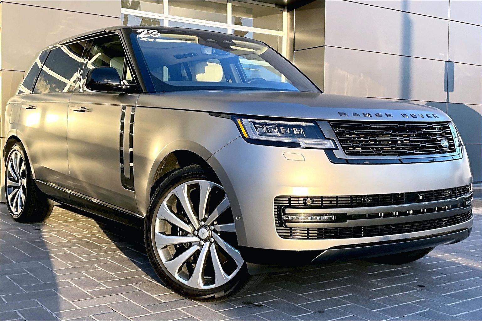 Used 2023 Land Rover Range Rover Long Wheelbase Autobiography AWD/4WD image 3