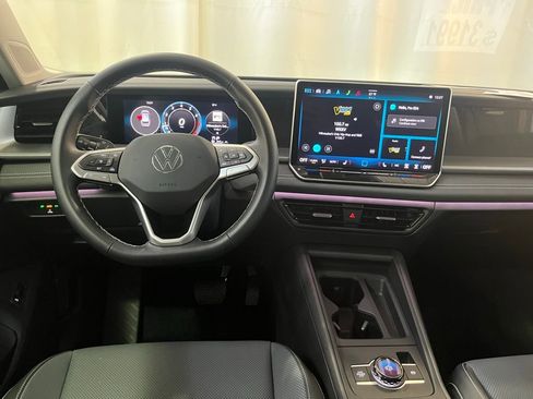 Certified 2025 Volkswagen Tiguan SE image 20