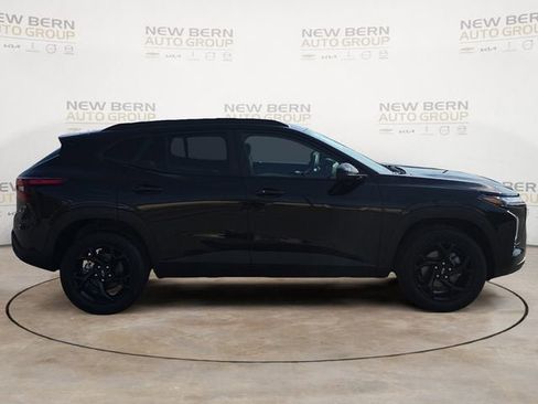New 2026 Chevrolet Trax LT w/ Midnight Edition FWD image 6