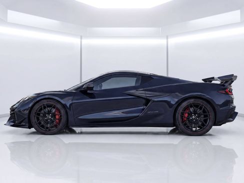 Used 2023 Chevrolet Corvette Z06 RWD image 2