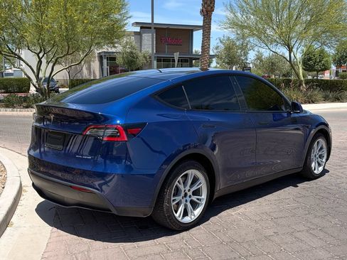 Used 2021 Tesla Model Y Long Range AWD/4WD image 4