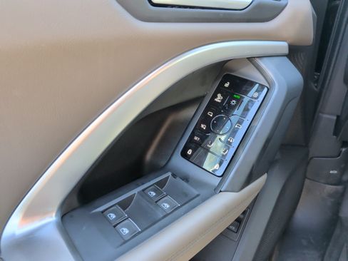 Used 2025 Audi Q5 Premium Plus w/ Premium Plus AWD/4WD image 14