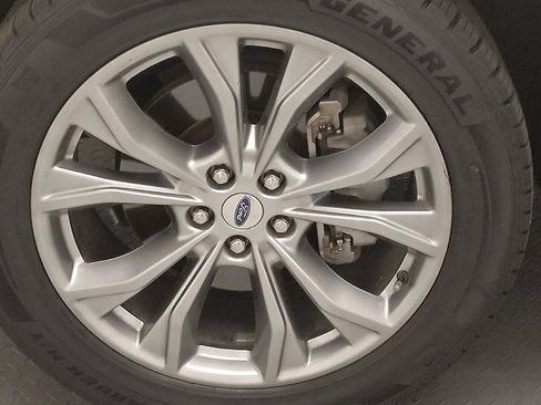 Used 2022 Ford Explorer XLT w/ Equipment Group 202A image 31