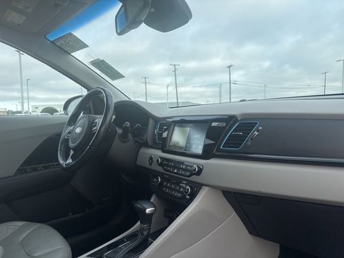 Used 2018 Kia Niro Touring image 10