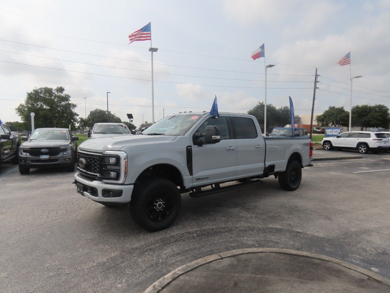 New 2026 Ford F350 Lariat w/ Black Appearance Package AWD/4WD image 2