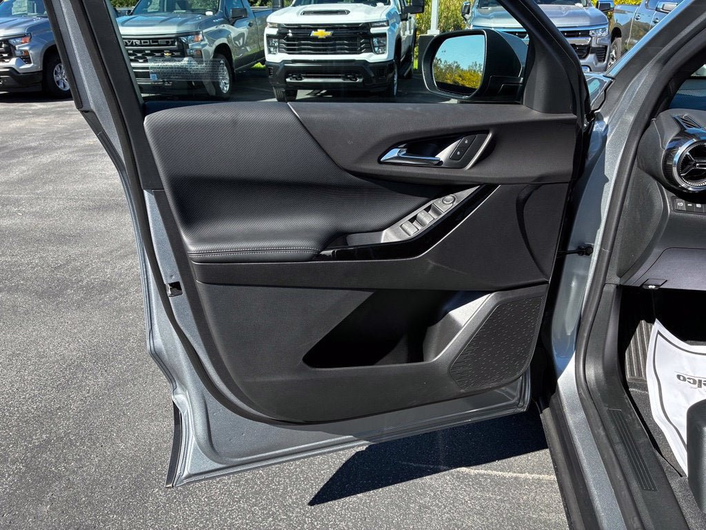 New 2027 Chevrolet Equinox LT AWD/4WD image 3