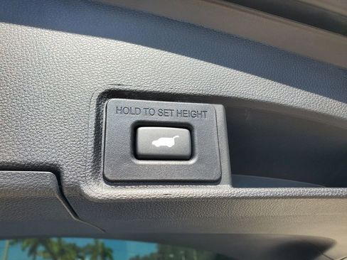 Used 2025 Acura RDX SH-AWD image 9