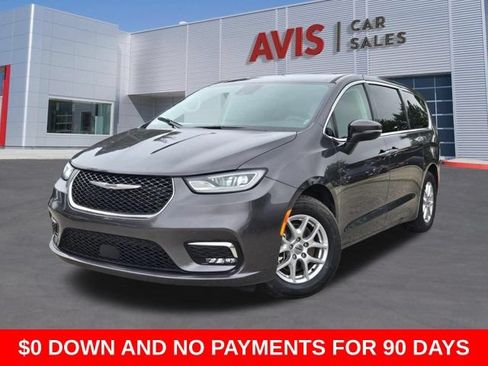 Used 2023 Chrysler Pacifica Touring-L FWD image 1