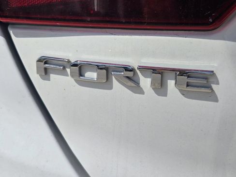 Used 2021 Kia Forte LXS FWD image 7