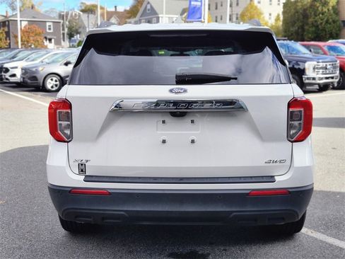 Used 2022 Ford Explorer XLT image 4