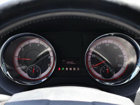 Used 2019 Dodge Grand Caravan SXT FWD image 12