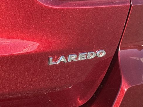 Used 2022 Jeep Grand Cherokee Laredo E image 9