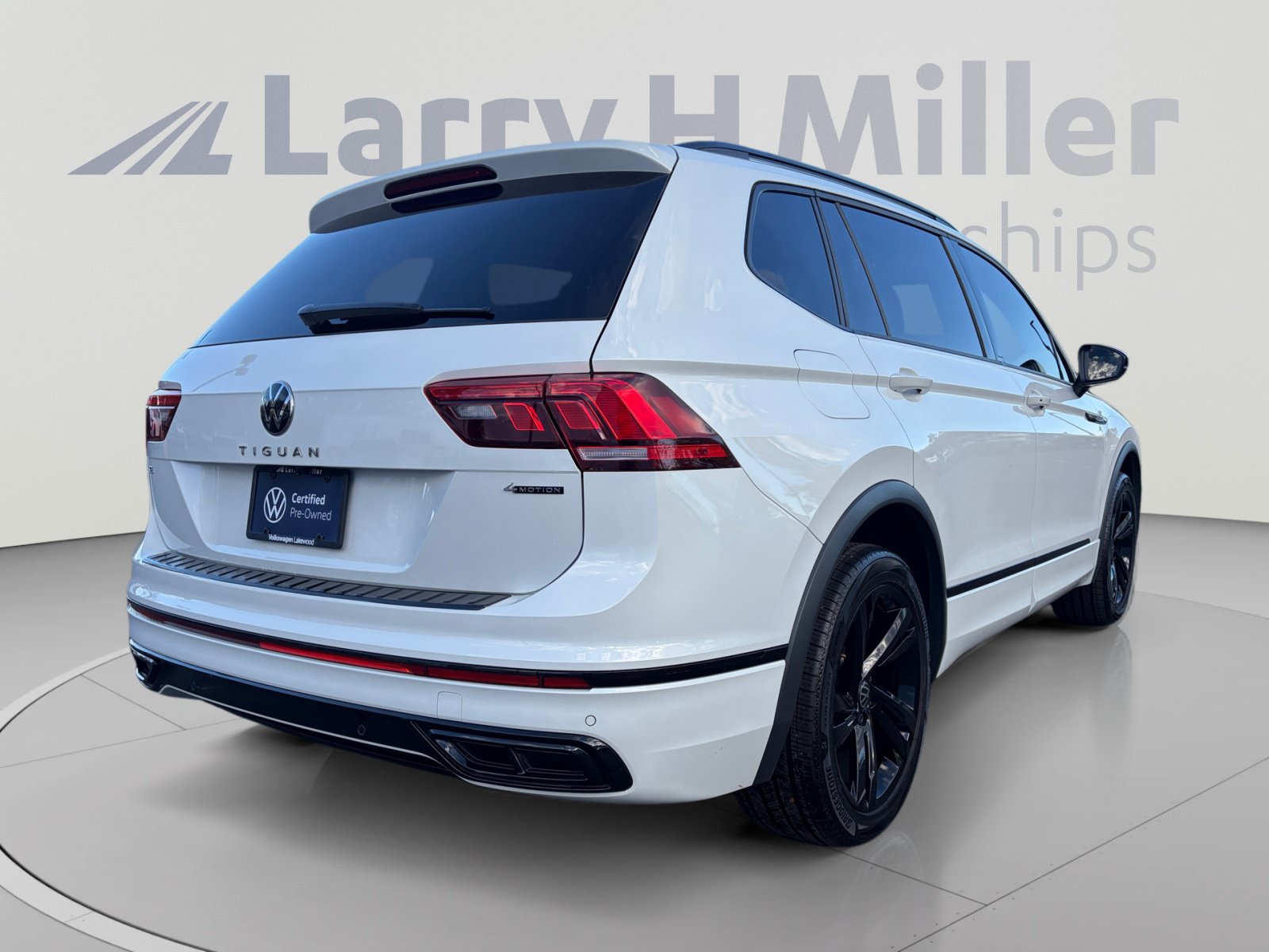 Used 2023 Volkswagen Tiguan SE R-Line AWD/4WD image 5