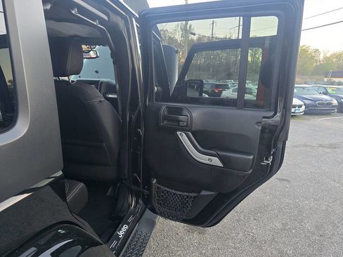 Used 2018 Jeep Wrangler Unlimited Sahara image 17