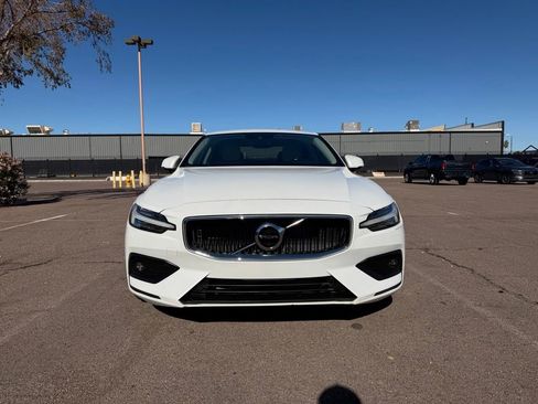 Used 2021 Volvo S60 T5 Momentum w/ Premium Package image 3