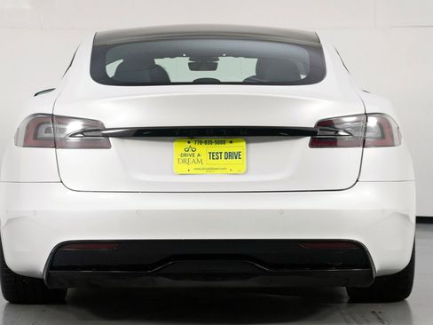 Used 2021 Tesla Model S Plaid image 11
