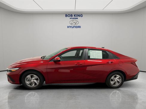 Certified 2026 Hyundai Elantra SE FWD image 2