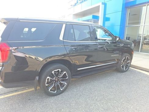 Used 2023 GMC Yukon SLT AWD/4WD image 4