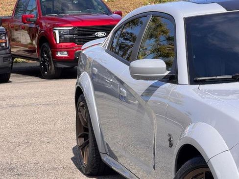 Used 2022 Dodge Charger SRT Hellcat w/ Harman/Kardon Audio Group RWD image 5