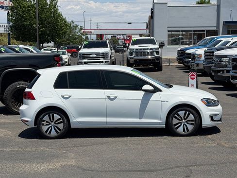 Used 2016 Volkswagen e-Golf SEL Premium w/ Driver Assistance Package FWD image 34