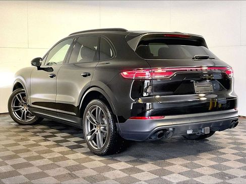 Certified 2023 Porsche Cayenne AWD/4WD image 3