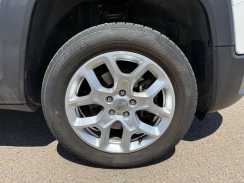 Used 2016 Jeep Renegade Latitude AWD/4WD image 35
