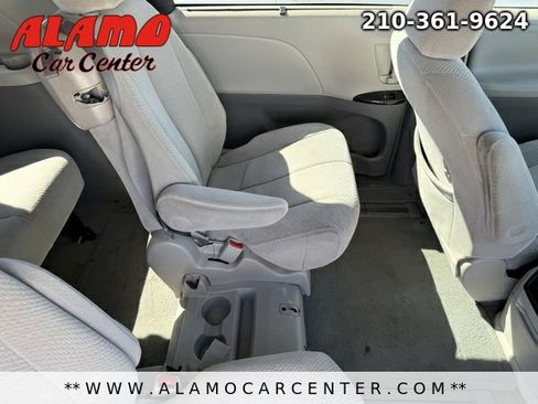 Used 2011 Toyota Sienna LE image 18