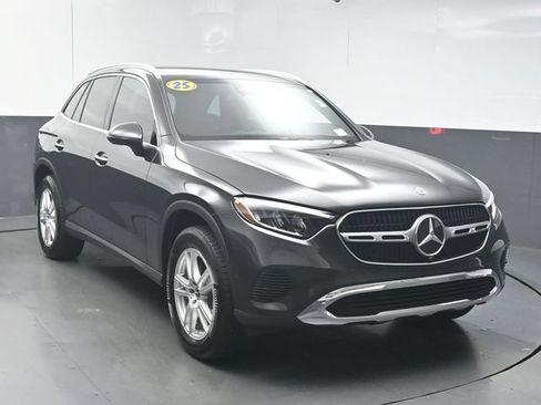 Used 2025 Mercedes-Benz GLC 300 image 2