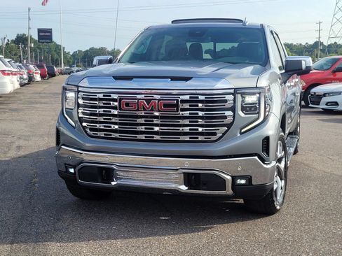 Used 2023 GMC Sierra 1500 SLT w/ SLT Premium Plus Package AWD/4WD image 2