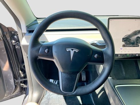 Used 2023 Tesla Model Y Long Range AWD/4WD image 11