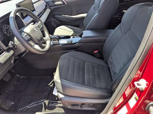 Used 2025 Mitsubishi Outlander SE FWD image 25
