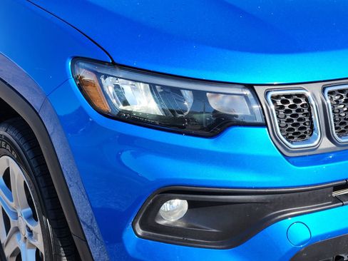 Used 2024 Jeep Compass Latitude AWD/4WD image 10
