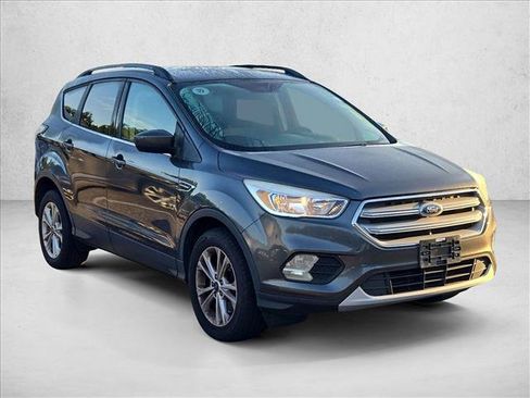 Used 2018 Ford Escape SE FWD image 3