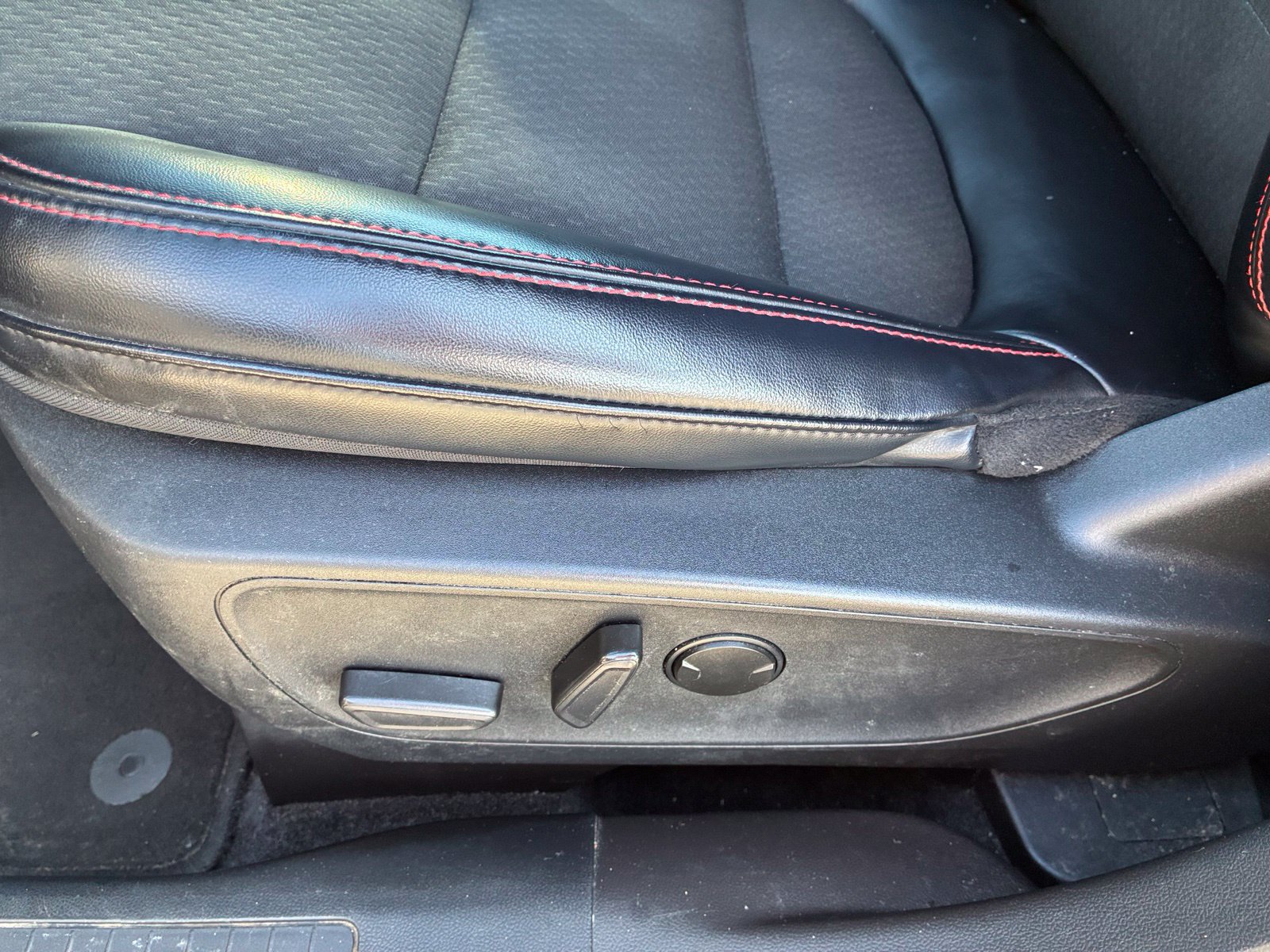 Used 2024 Ford Escape ST-Line w/ Tech Pack #1 FWD image 15