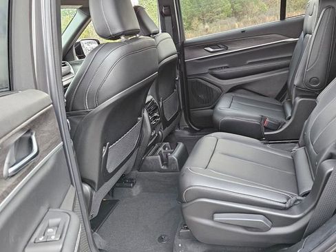 New 2025 Jeep Grand Cherokee L Limited w/ Luxury Tech Group II AWD/4WD image 7