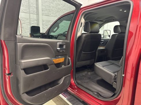 Used 2018 Chevrolet Silverado 2500 High Country image 28