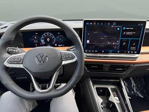 New 2026 Volkswagen Tiguan SEL R-Line AWD/4WD image 11
