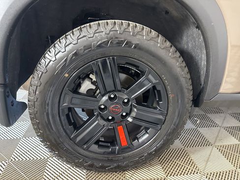 Used 2025 Nissan Rogue SV image 29