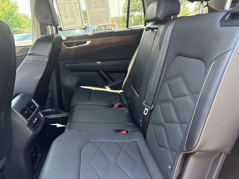 Used 2024 Volkswagen Atlas SE AWD/4WD image 22