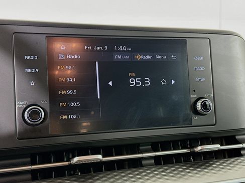 Used 2024 Kia Carnival LX image 21