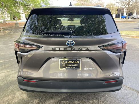 Used 2023 Toyota Sienna XLE FWD image 3