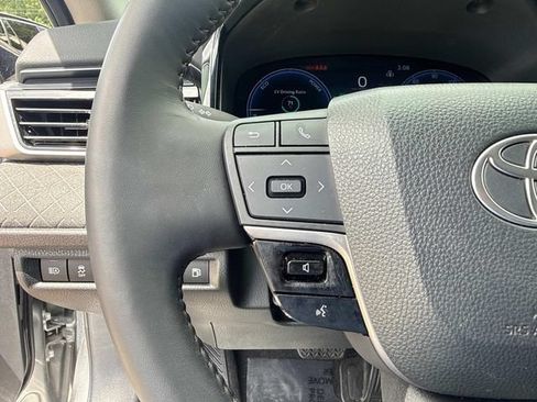 Used 2025 Toyota Camry Hybrid FWD image 28