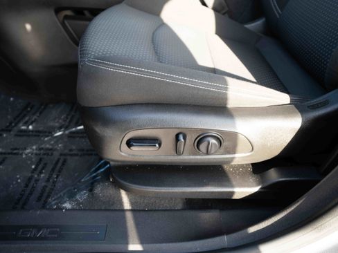 Used 2023 GMC Terrain SLE w/ Driver Convenience Package image 12